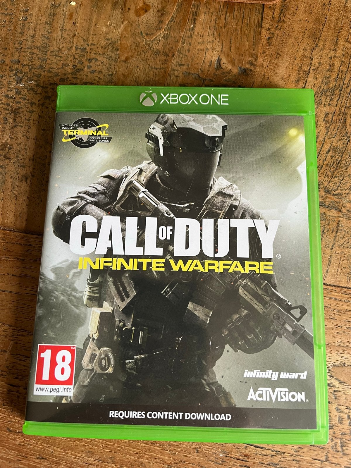Call of Duty: Infinite Warfare & FIFA 18 (Xbox One), Spelcomputers en Games, Gebruikt, Vanaf 18 jaar, Shooter, 1 speler