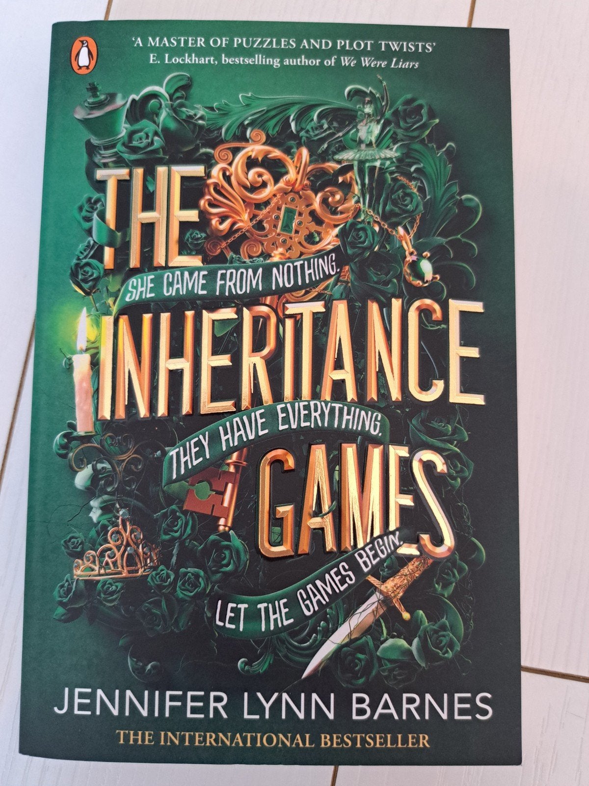 The Inheritance Games - Jennifer Lynn Barnes (z.g.a.n.), Boeken, Ophalen of Verzenden, Zo goed als nieuw, Jennifer Lynn Barnes