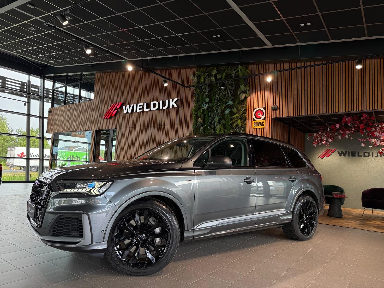 Audi Q7 55 TFSI e quattro Pro Line Plus S linePano elek trek, Auto's, Automaat, Dealer onderhouden, 14 kWh, Gebruikt
