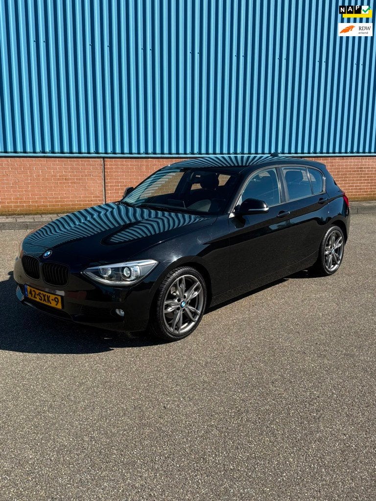 BMW 1-serie 116i nieuwe beurt, apk en CarPlay, Auto's, 1-Serie, Euro 5, Gebruikt, Zwart