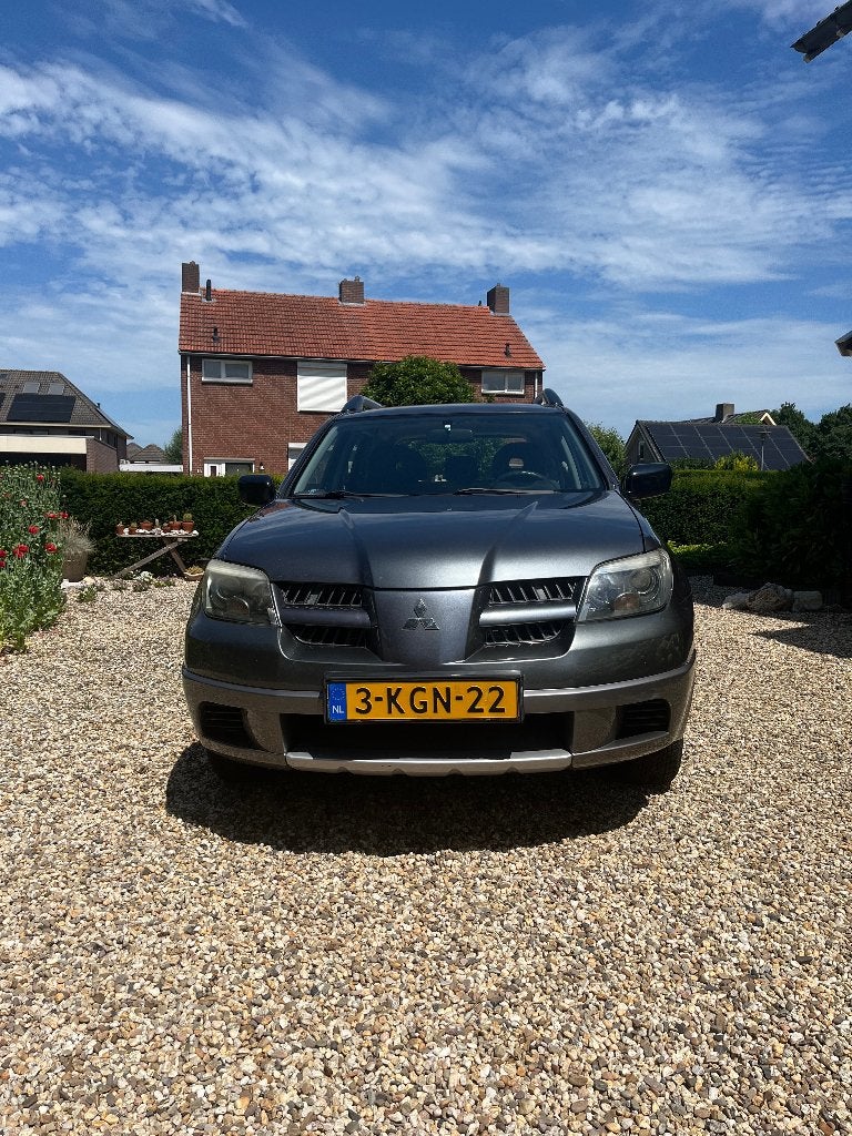 Mitsubishi Outlander 2.0 MPI 2WD 2005 Grijs    juni 2005, Voorwielaandrijving, Outlander, 4 cilinders, 1415 kg