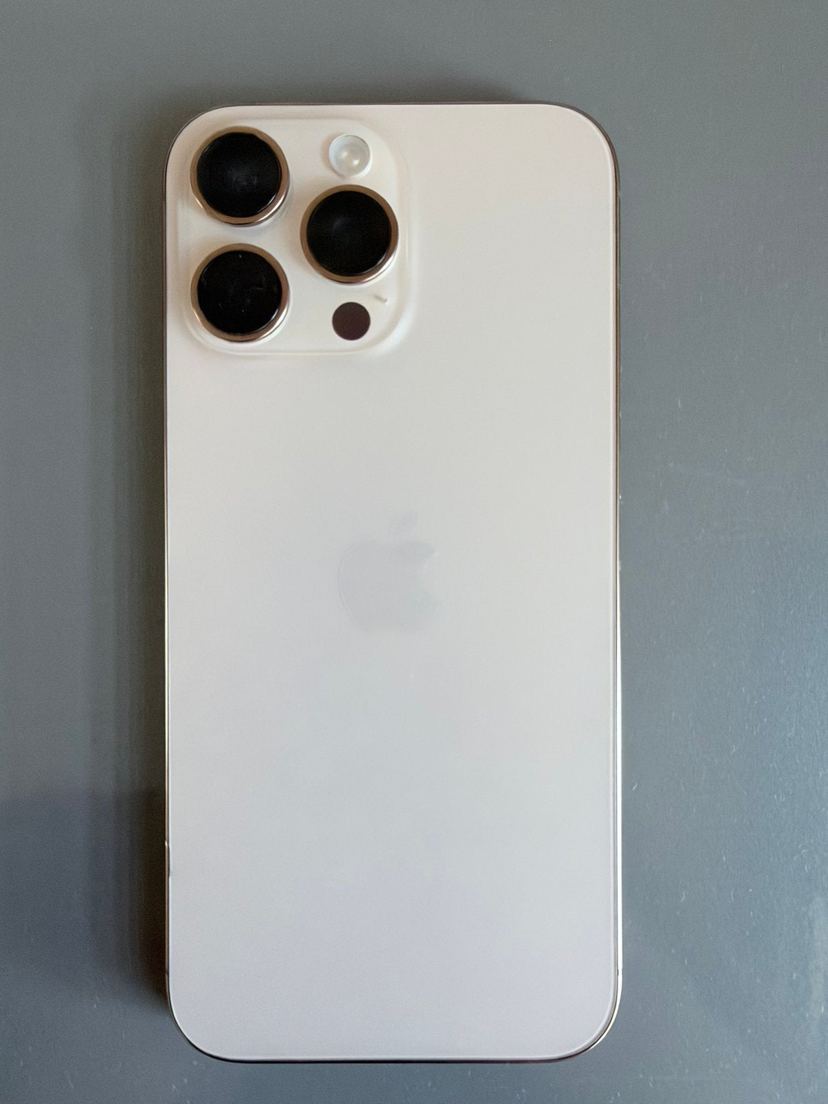 Foto 6 van IPHONE 16 PRO MAX