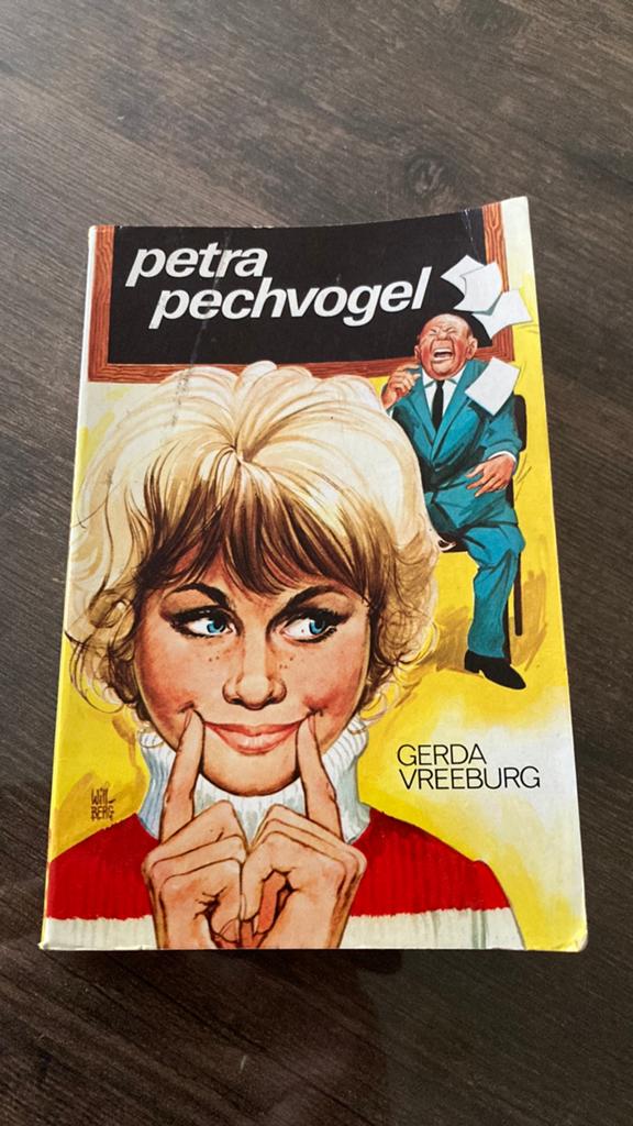 Boek Petra Pechvogel, Ophalen of Verzenden, Gelezen, Fictie