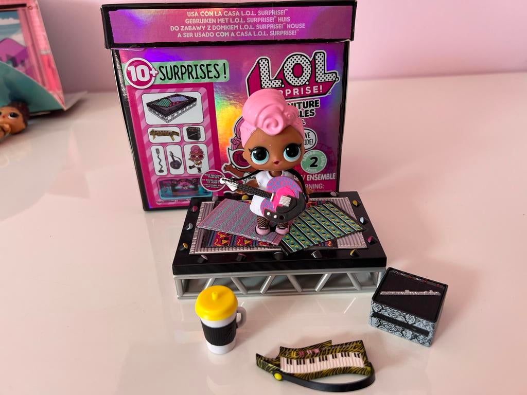 LOL Surprise serie 2 pop met podium en accessoires, Ophalen of Verzenden, Gebruikt, Overige typen