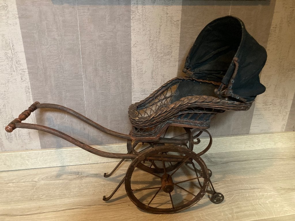 Antieke poppenwagen, Ophalen