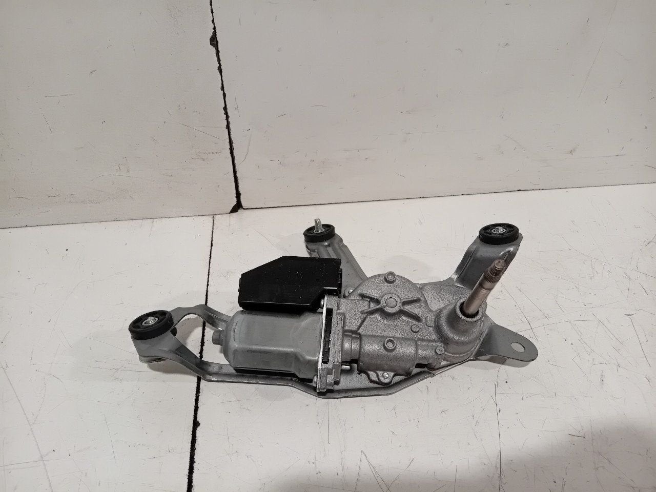 Ruitenwissermotor achter Toyota Yaris, Onderdelen@venauto.nl, Van der Ven Autorecycling B.V., Gebruikt, Ettenseweg 76, 4706 PB Roosendaal, The Netherlands