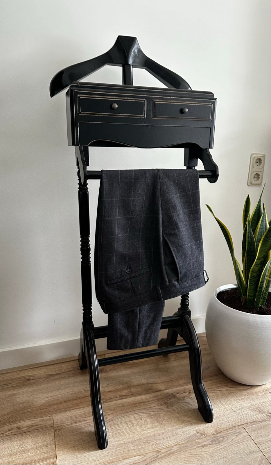 Zwarte Dressboy / Kledingstandaard met Lades, Ophalen, 100 tot 150 cm, Zo goed als nieuw, Staande kapstok
