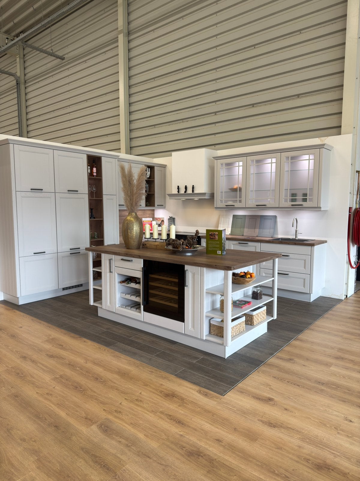 Showroom Keuken EILAND COMPLEET NIEUW ECHT HOUT, Huis en Inrichting, Keuken | Complete keukens, Ophalen, Nieuw, Kunststof, Grijs