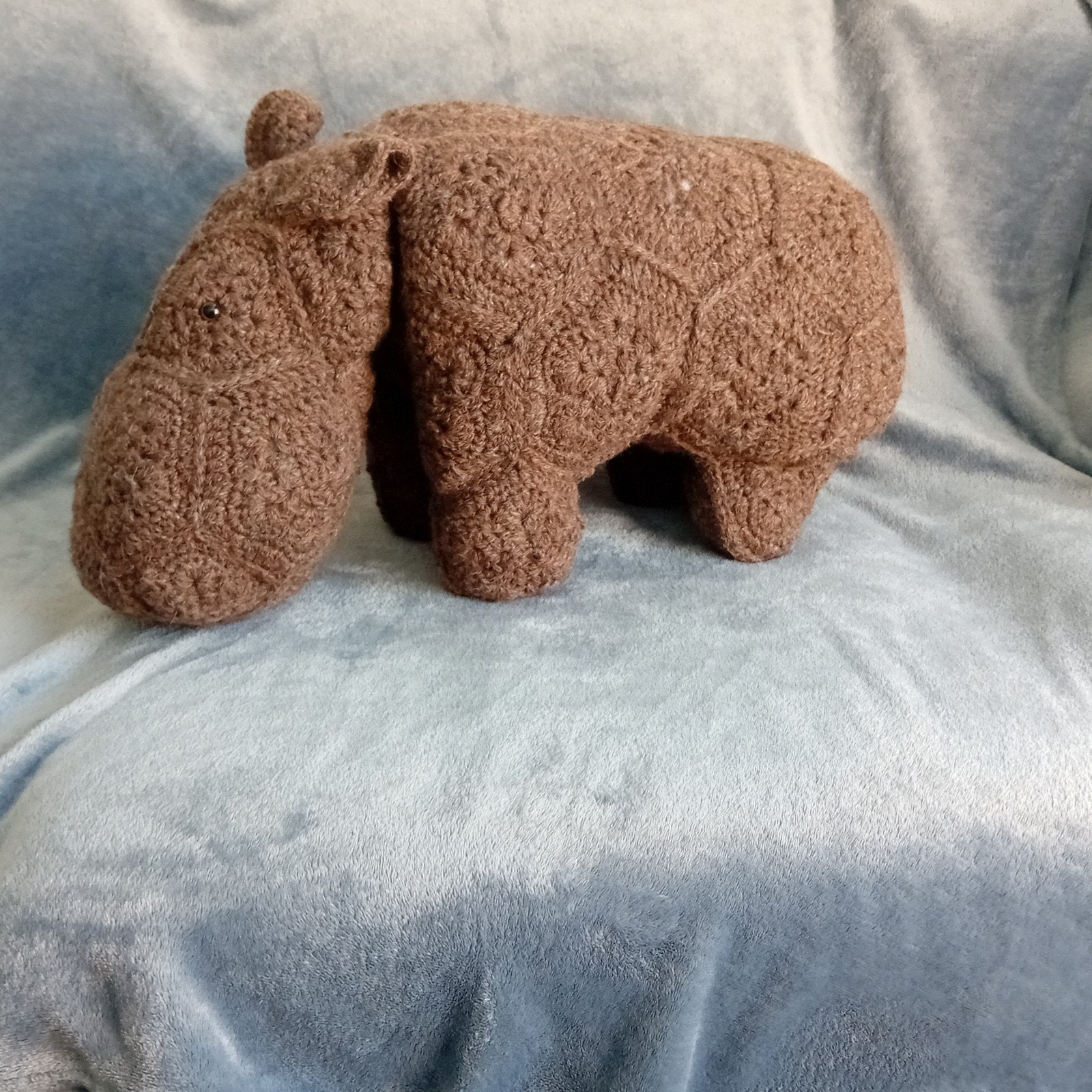 Gehaakte African Flower Nijlpaard knuffel 55 cm bruin, Gebruikt, Handgemaakt, Overige typen, Ophalen of Verzenden