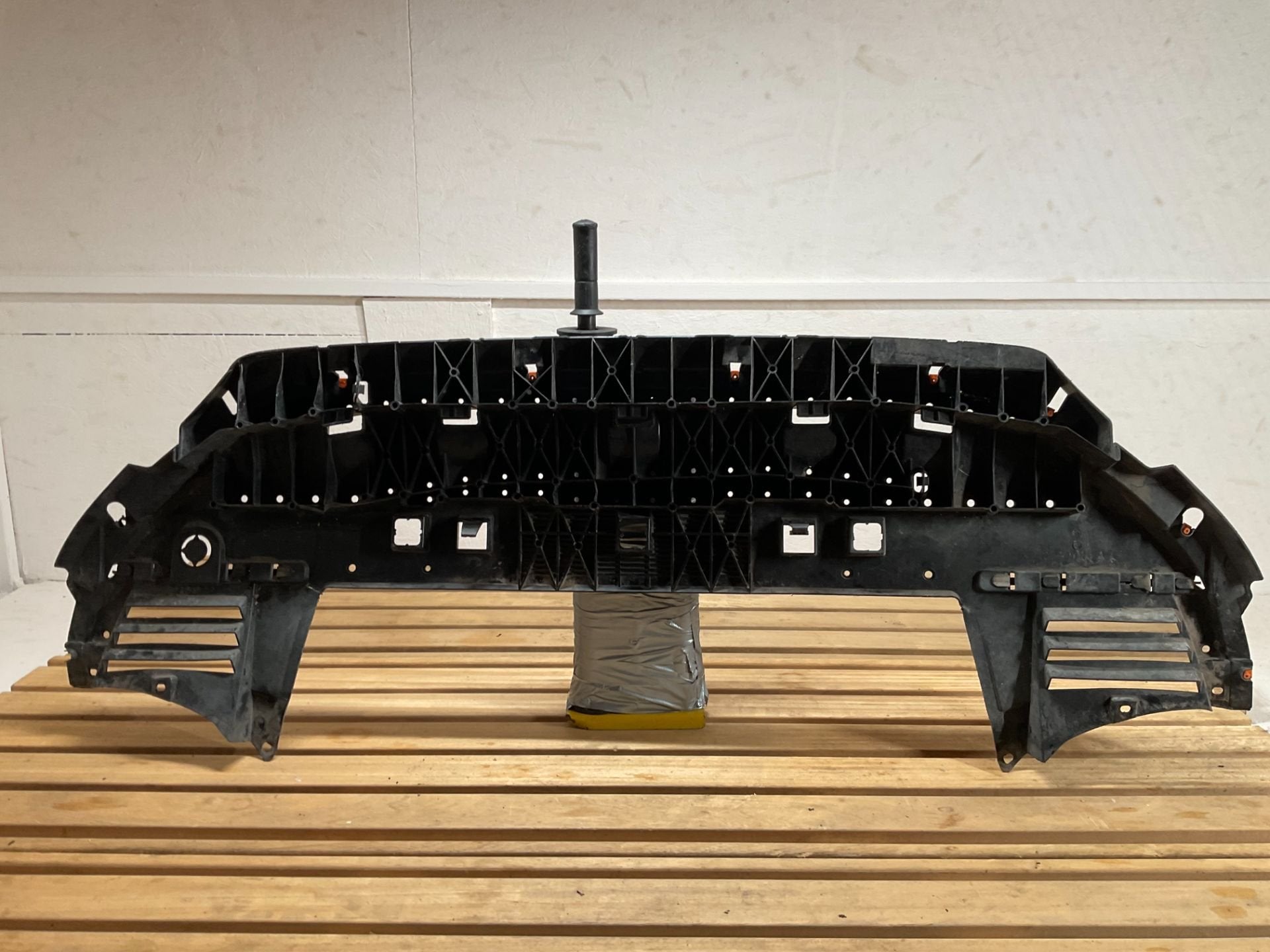 Bumper Onderplaat Peugeot Partner Berlingo Combo 9816809580, Taurusavenue 1
2132 LS  Hoofddorp, NL, Gebruikt, Contact.group@renault.com