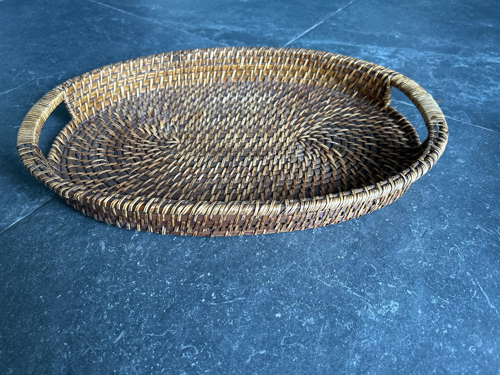 Rieten dienblad met handvaten - Ovaal, Huis en Inrichting, Woonaccessoires | Dienbladen, Gebruikt, Dienblad, Natuurlijk materiaal