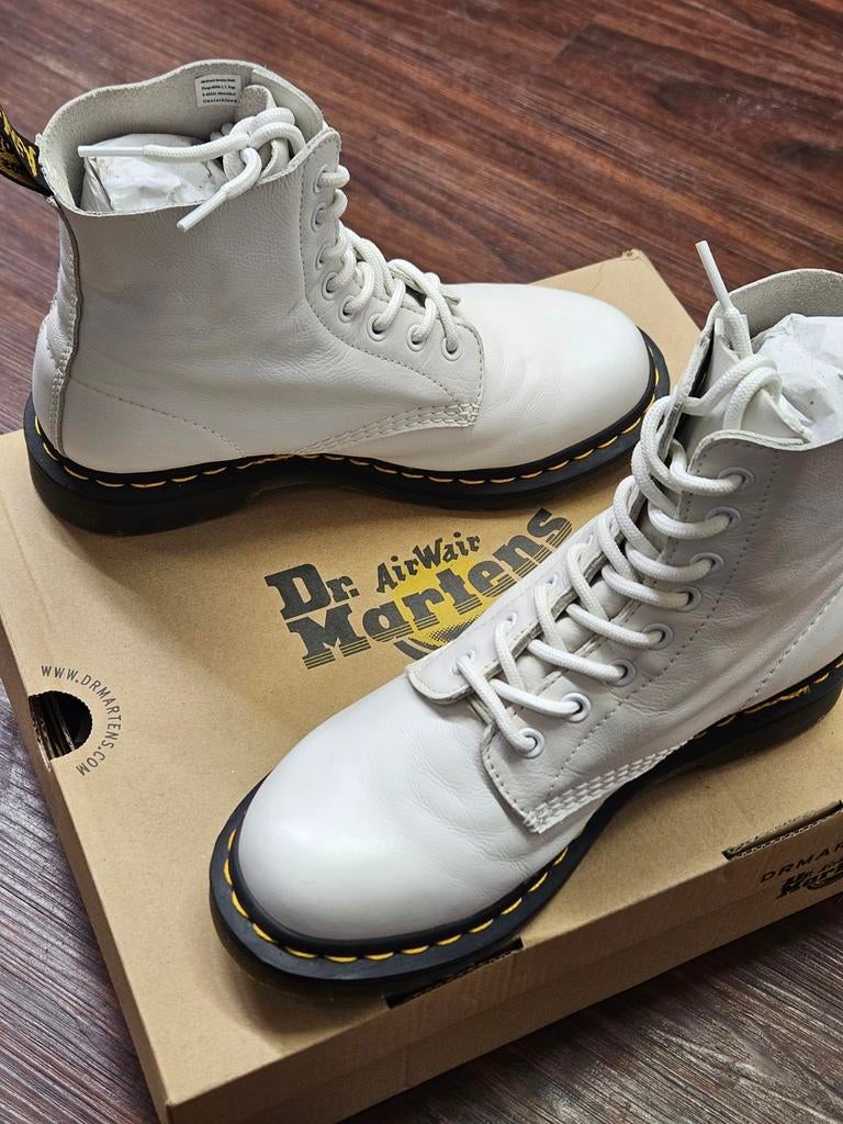 Nieuwe Dr. Martens Airwair laarzen maat 38, Kleding | Dames, Schoenen, Wit, Lage of Enkellaarzen, Nieuw, Ophalen of Verzenden