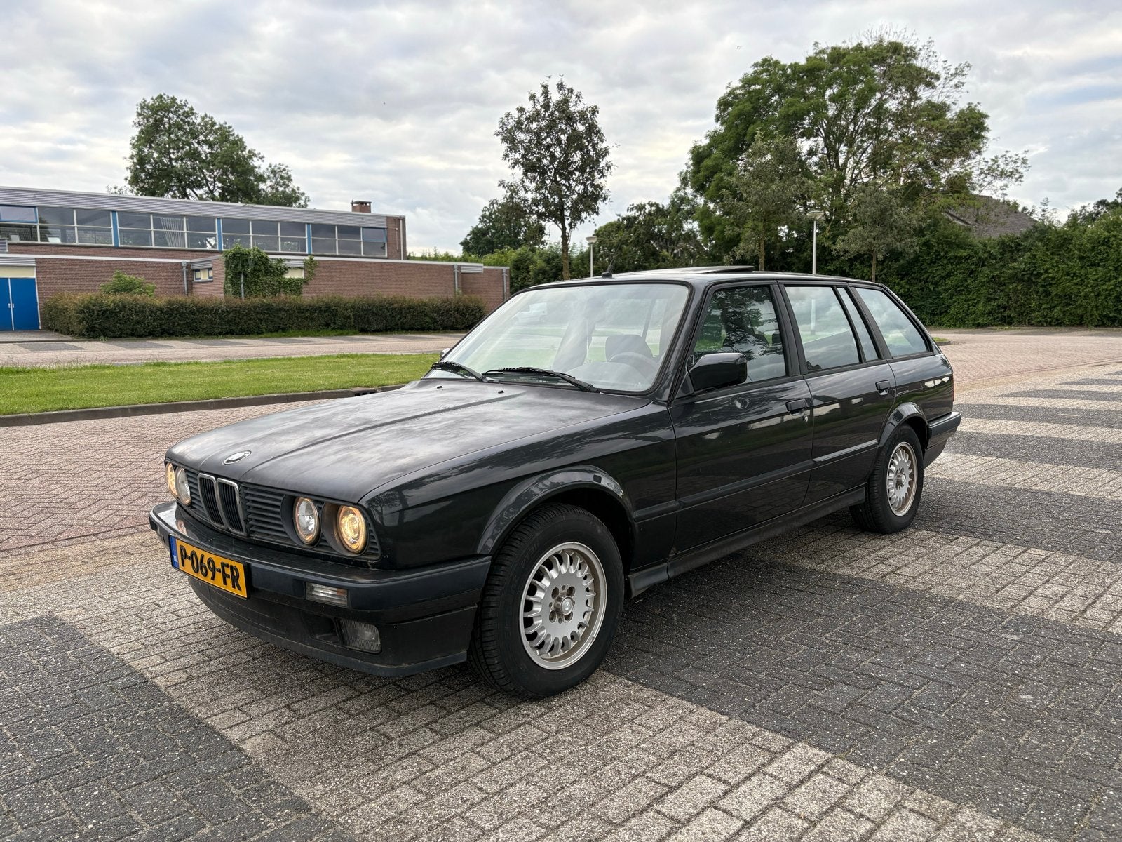 BMW  e30 station 320i aut 1988 Zwart, Auto's, 129 pk, Zwart, Grijs, Particulier