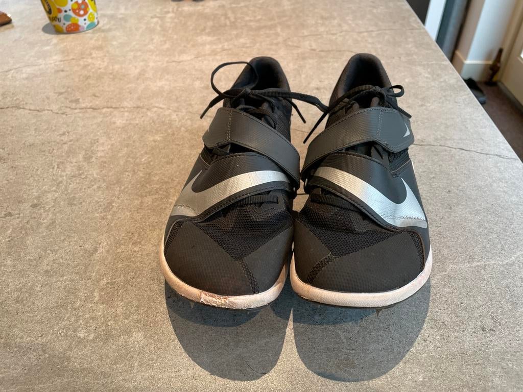 NIKE REVAL Jump maat 40,5, Sport en Fitness, Nike, Ophalen of Verzenden, Zo goed als nieuw, Spikes