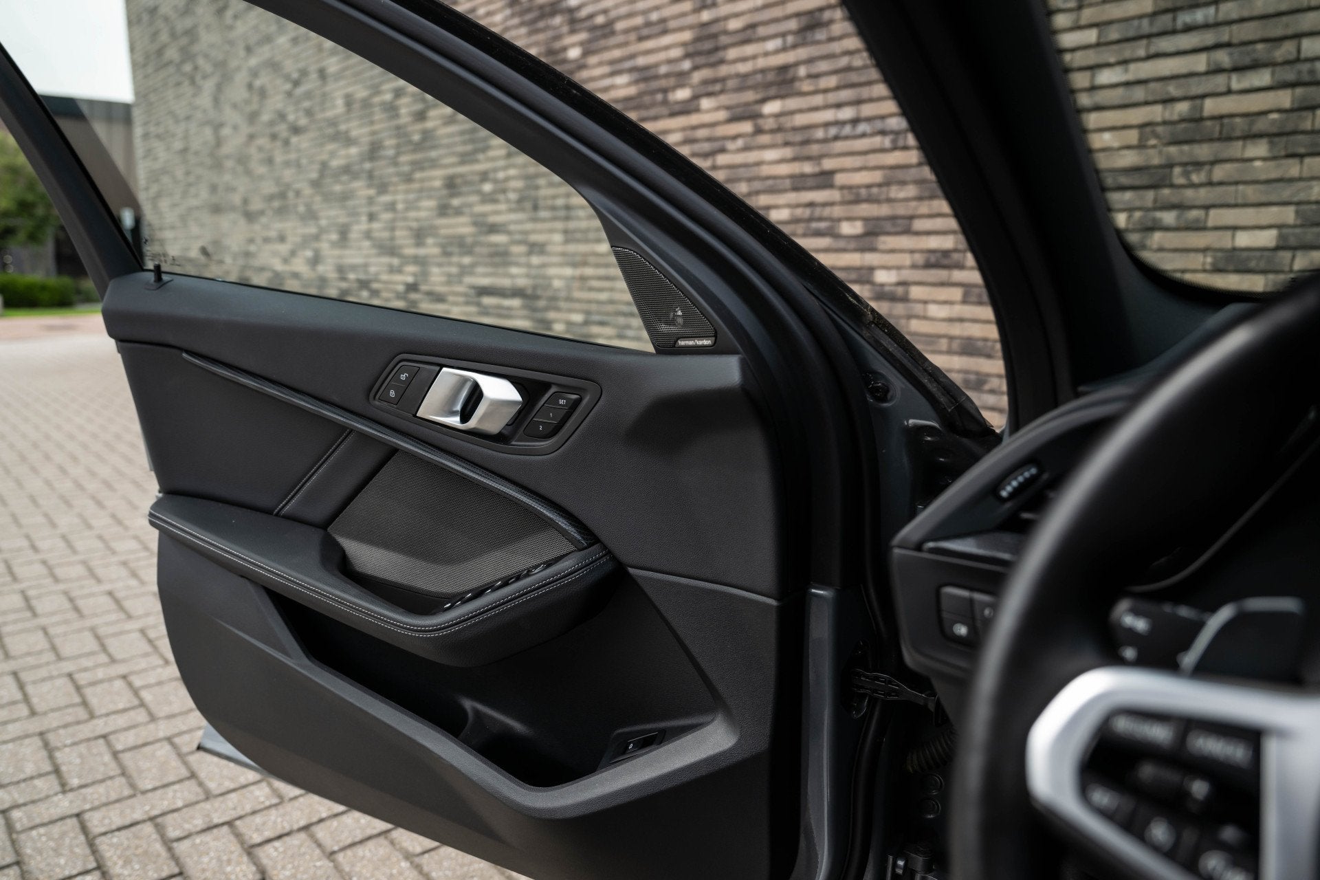 Foto 22 van BMW 1-serie M135i xDrive | Live Cockpit | Panorama | Leder |
