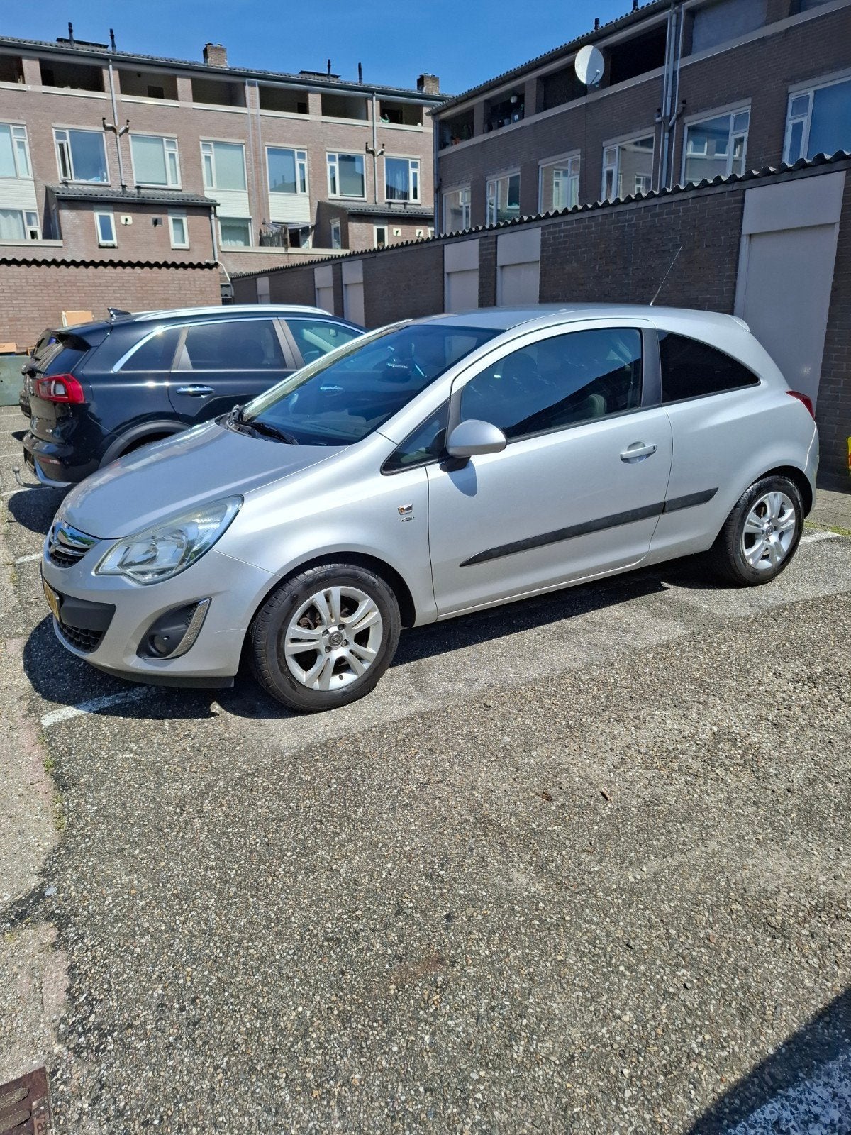 Opel Corsa 1.4 2011 APK 07-07-2027  199.216 km | Silver | 3D, Auto's, Voorwielaandrijving, Euro 5, Stof, 40 €/maand