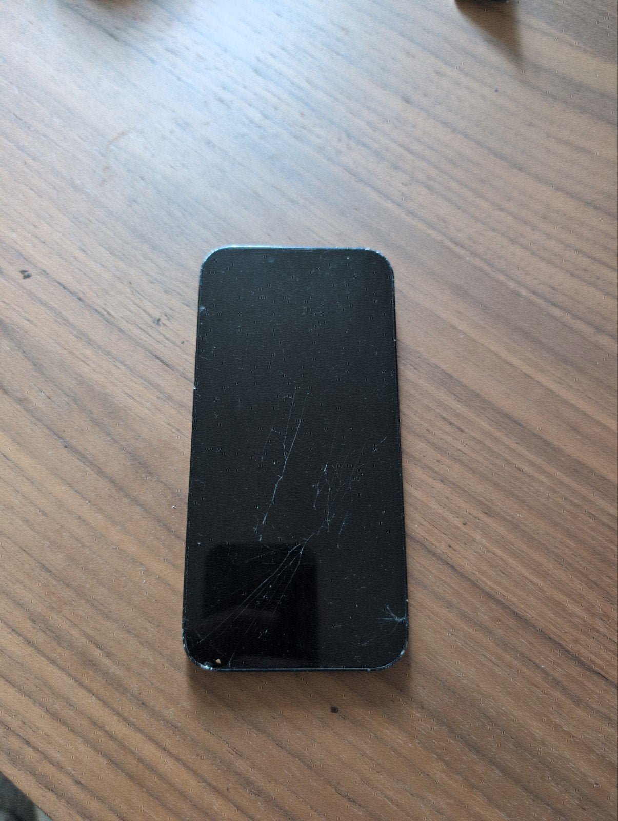 iPhone 13 mini - Zwaar beschadigd, batterij 74%, Verzenden, Zwart, Zonder simlock, Niet werkend