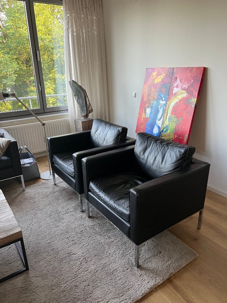 Artifort 905 Comfort fauteuil zwart leer 2 stuks, Ophalen, Design, Zo goed als nieuw, 75 tot 100 cm