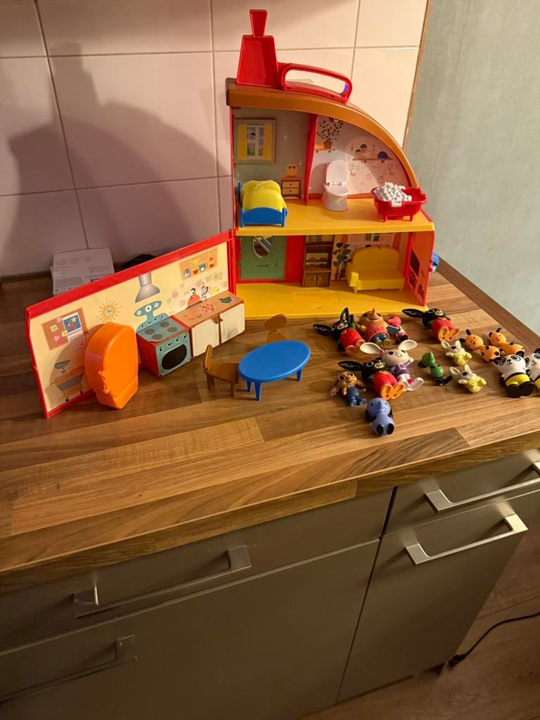 bing huis incl veel toebehoren, Ophalen of Verzenden, Zo goed als nieuw, Poppenhuis