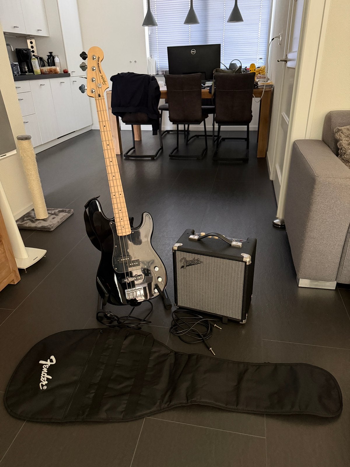 Squier Affinity Precision Bass starter pack + extra’s, Ophalen, Zo goed als nieuw