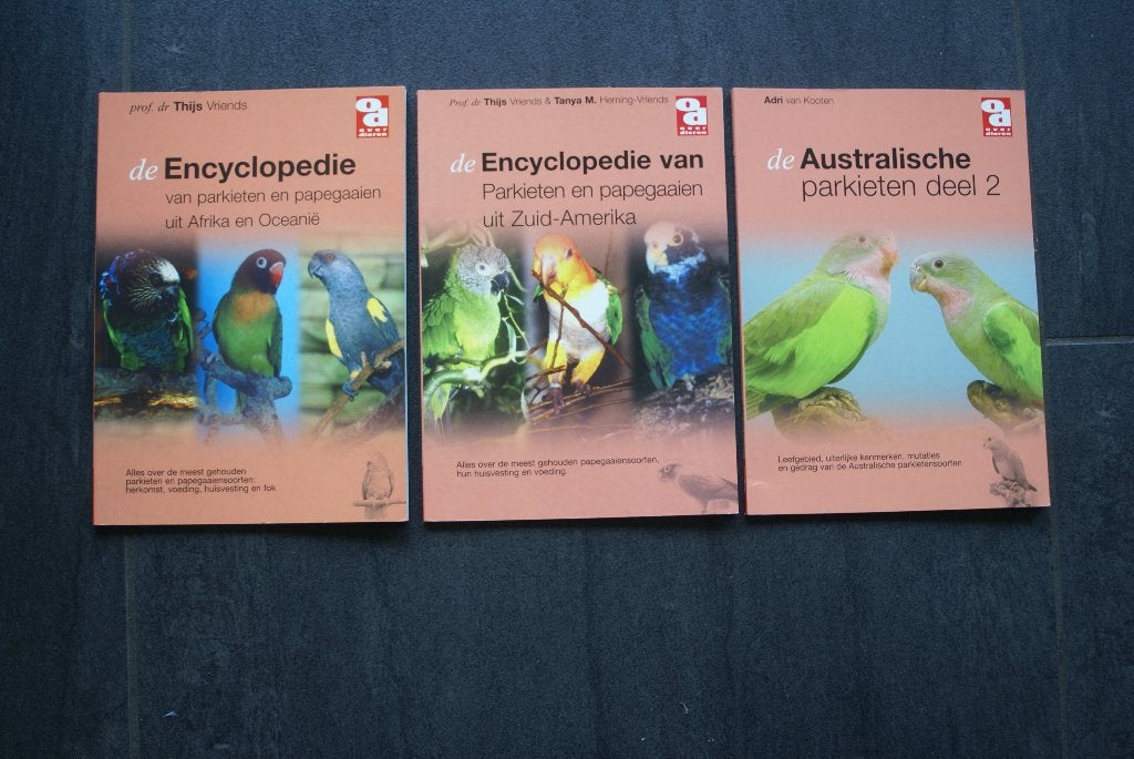 PARKIETEN en PAPEGAAIEN boekjes.. (3 Verschillende), Ophalen of Verzenden, Zo goed als nieuw, Vogels