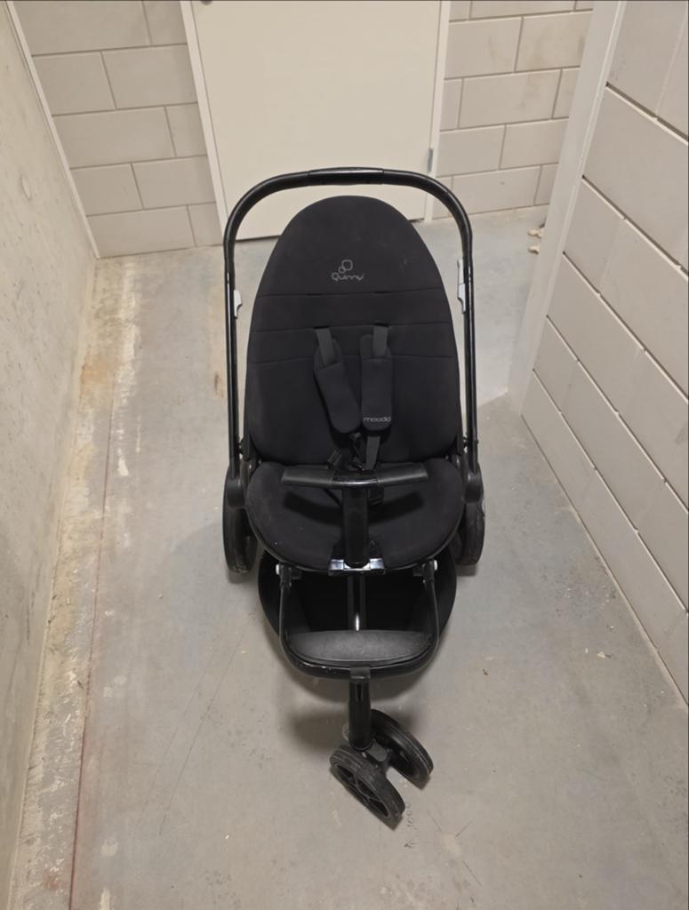 Mooie Quinny Moodd kinderwagen - Zwart, Kinderen en Baby's, Kinderwagens en Combinaties, Zo goed als nieuw, Ophalen, Kinderwagen