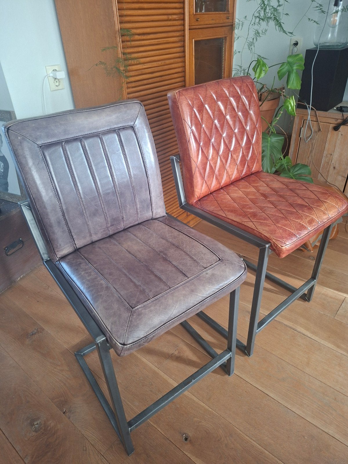 Set van 2 industriële barkrukken, buffelleer en metaal, Huis en Inrichting, Stoelen, Ophalen, Gebruikt, Twee, Bruin