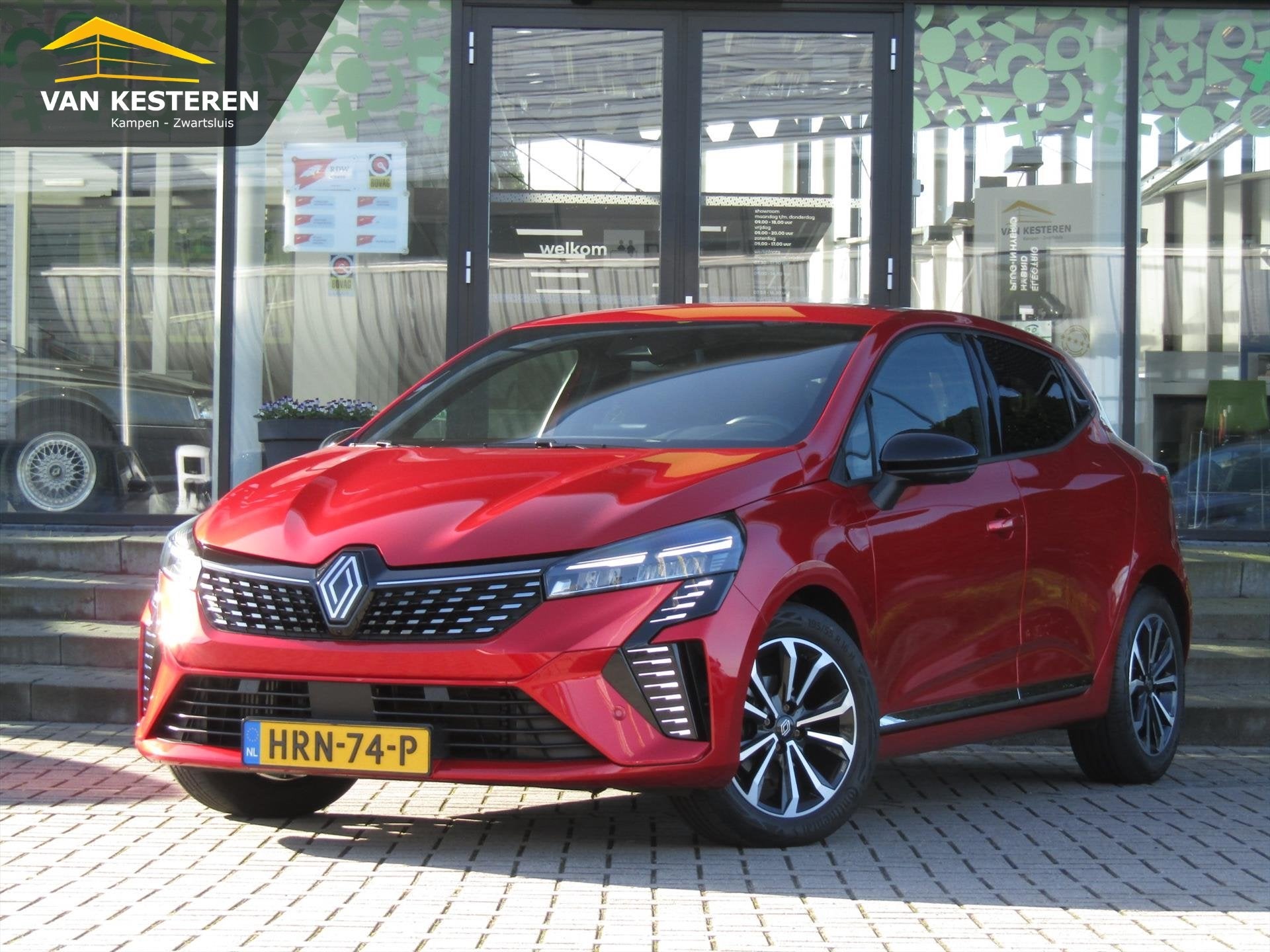 RENAULT Clio 1.0 TCe 90pk GPF Techno / 9,3 Navigatie / 360 C
