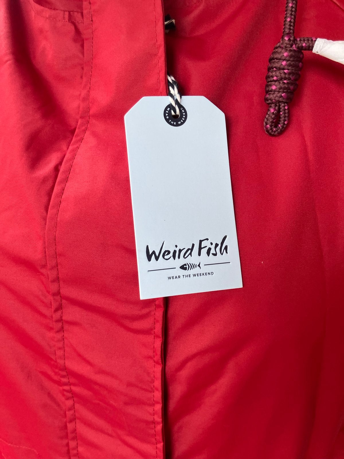 Nieuwe Weird Fish Anika Plain Showerproof Jas - Valt groot u, Ophalen of Verzenden, Nieuw, Maat 46/48 (XL) of groter, Rood