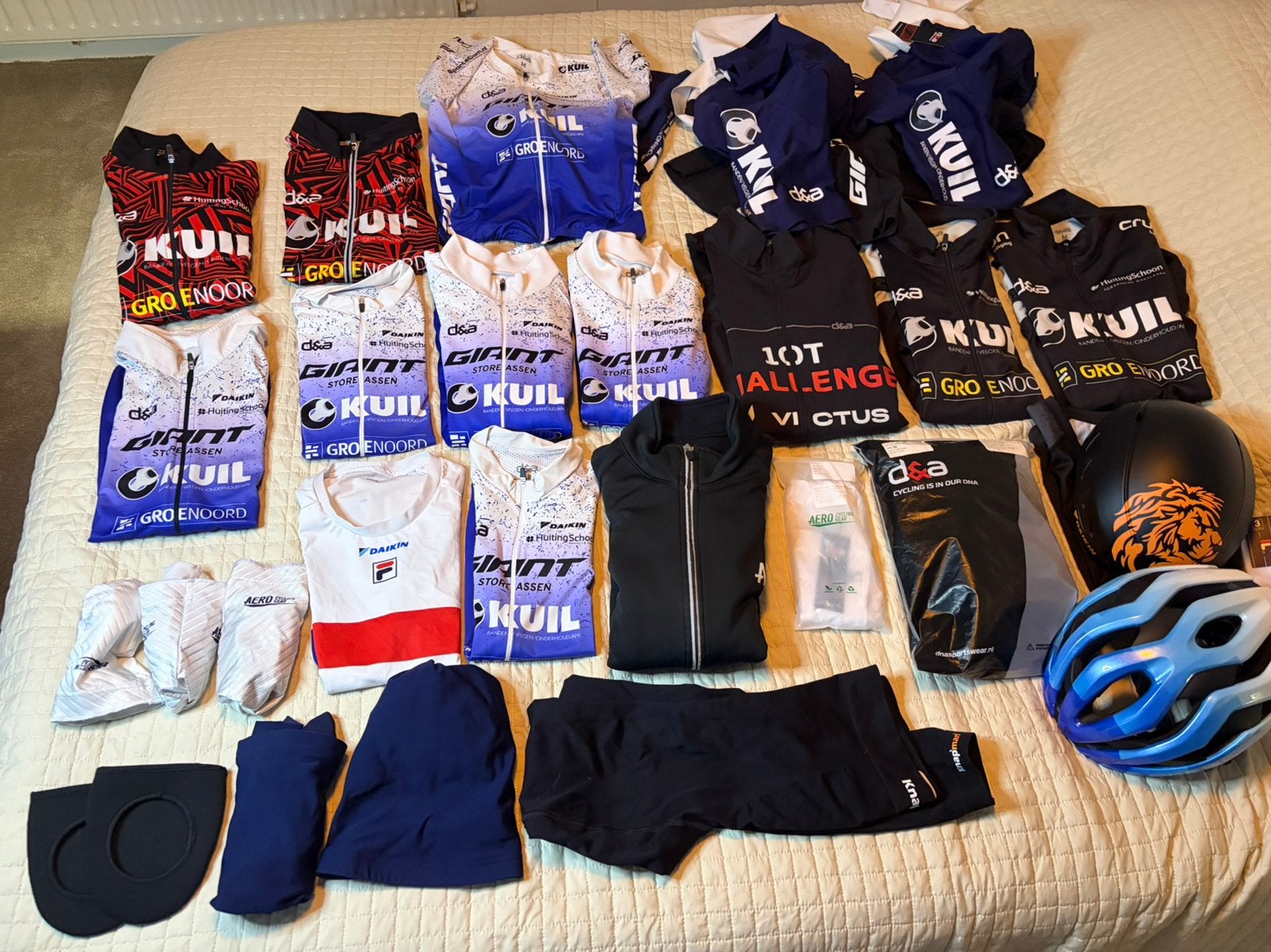 Professionele wielerkleding D&A / GIANT + Olympische helm, Zwart, Overige maten, Ophalen of Verzenden, Zo goed als nieuw