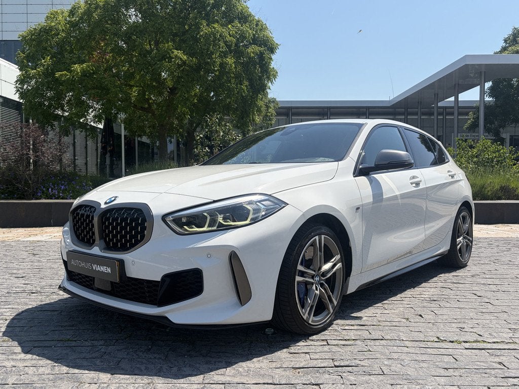 BMW 1-serie M135i xDrive High Executive Edition / Head up /, Auto's, BMW, Bedrijf, Te koop, 1-Serie, 4x4, ABS, Airbags, Airconditioning