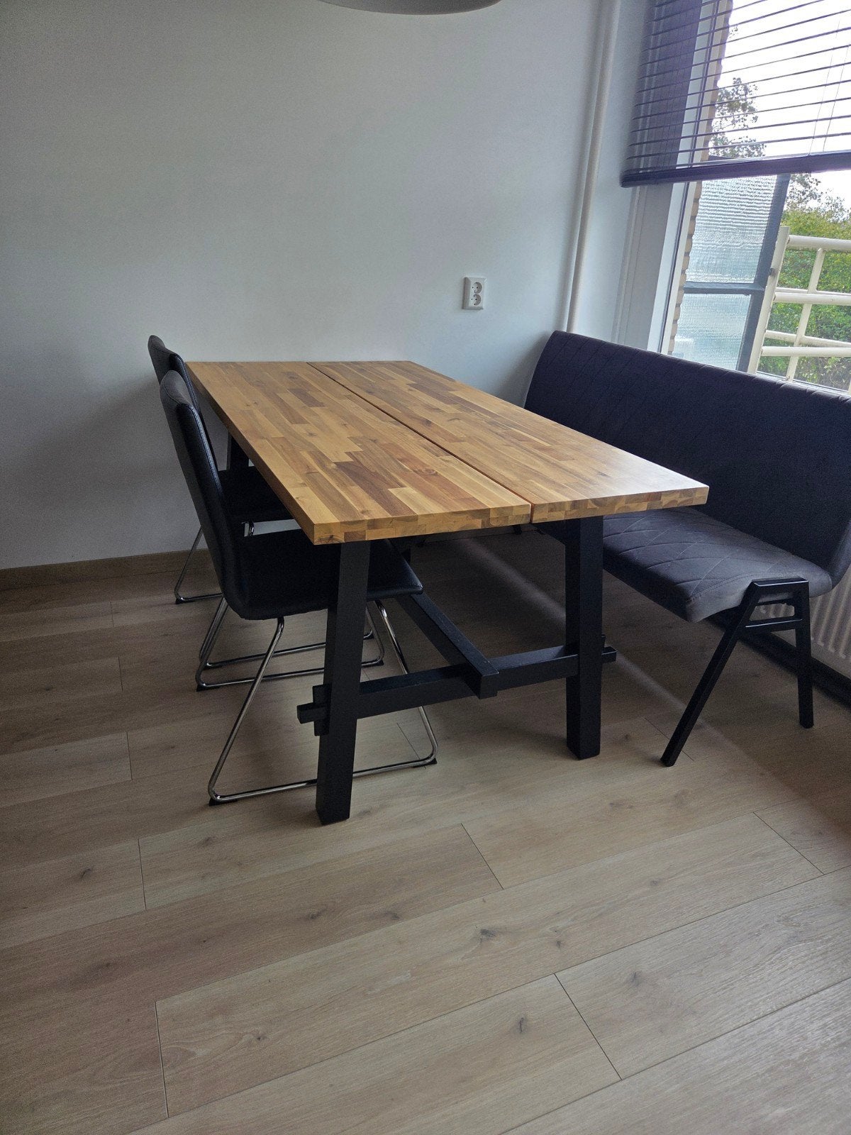IKEA Skogsta eettafel, Ophalen, 50 tot 100 cm, 150 tot 200 cm, Vier personen