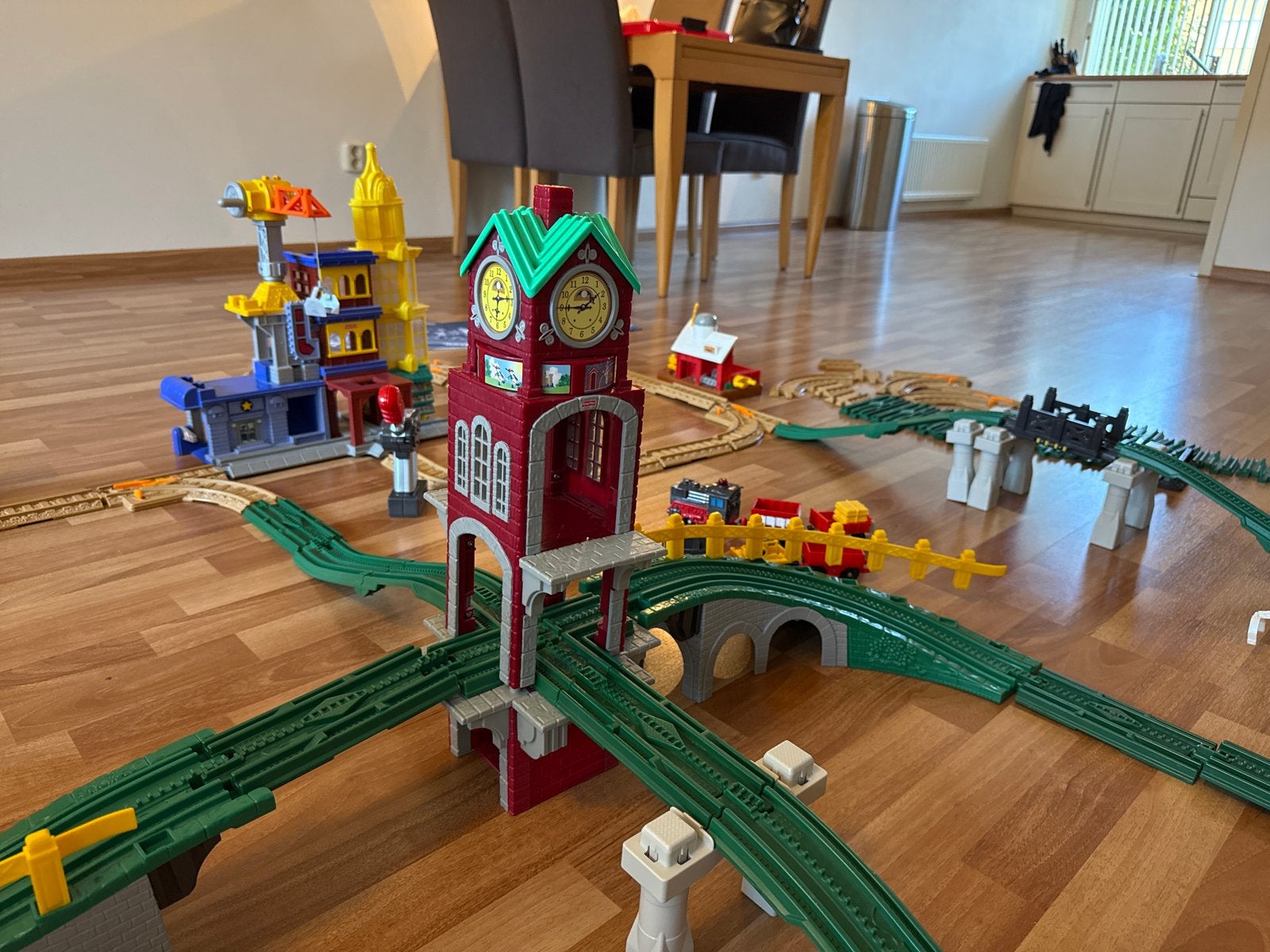 Grote Fisher-Price GeoTrax Treinset met Veel Onderdelen, Ophalen, Gebruikt