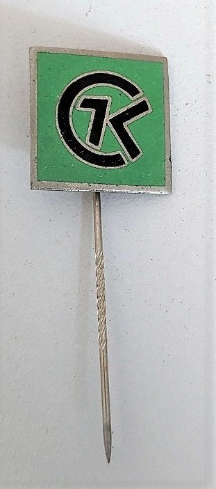 grote emaille speld CK Jan Kuipers Nunspeet, lees verder..., Ophalen of Verzenden, Gebruikt, Overige onderwerpen, Speldje of Pin