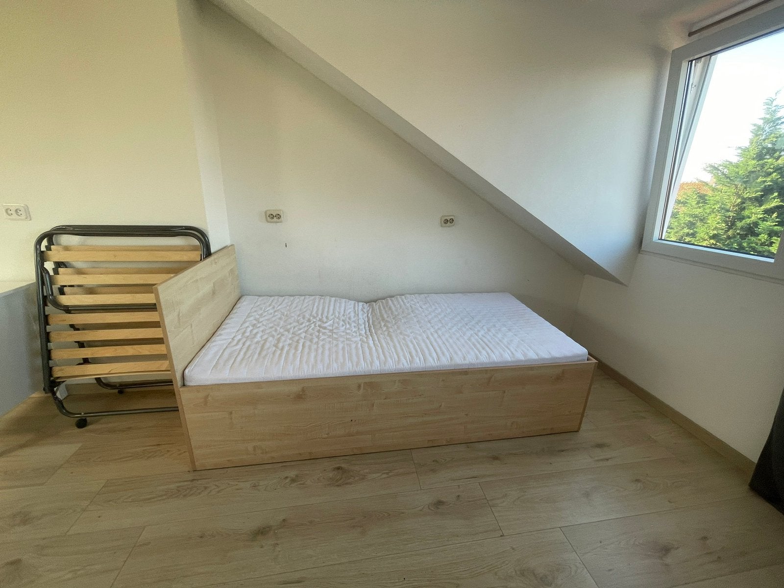 Eenpersoonsbed - Bedframe Bibi van Goossens - nieuw, Huis en Inrichting, Ophalen, 90 cm, Eenpersoons, Zo goed als nieuw