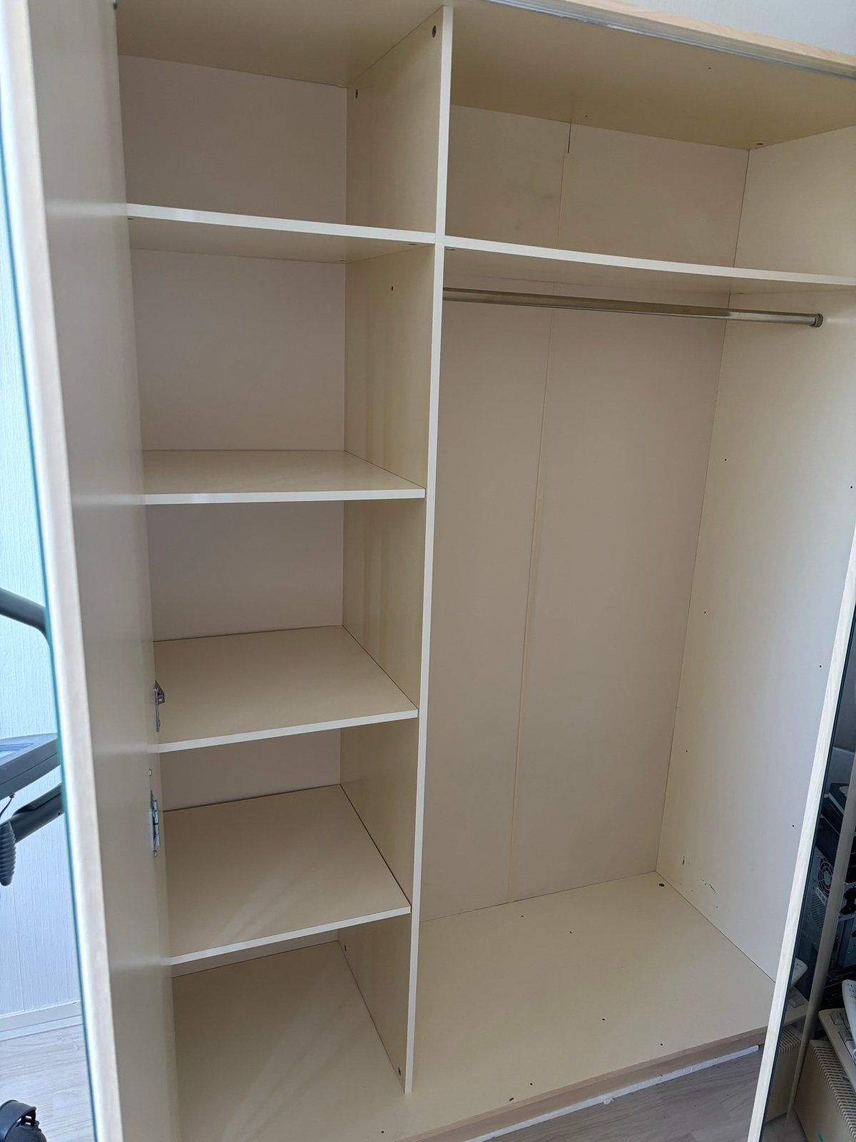 Kledingkast met spiegeldeuren en planken, Ophalen, Gebruikt, 100 tot 150 cm, 200 cm of meer
