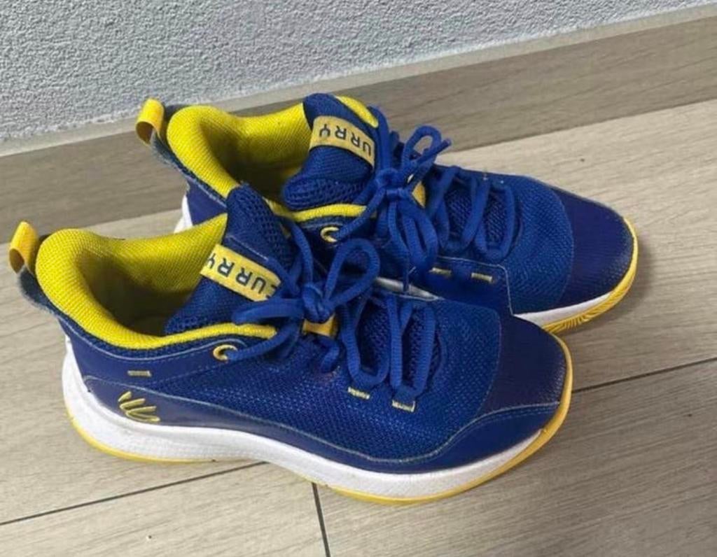 Under Armour Curry Sneakers - Blauw/Geel Maat 36, Ophalen of Verzenden, Gedragen, Blauw, Sneakers of Gympen