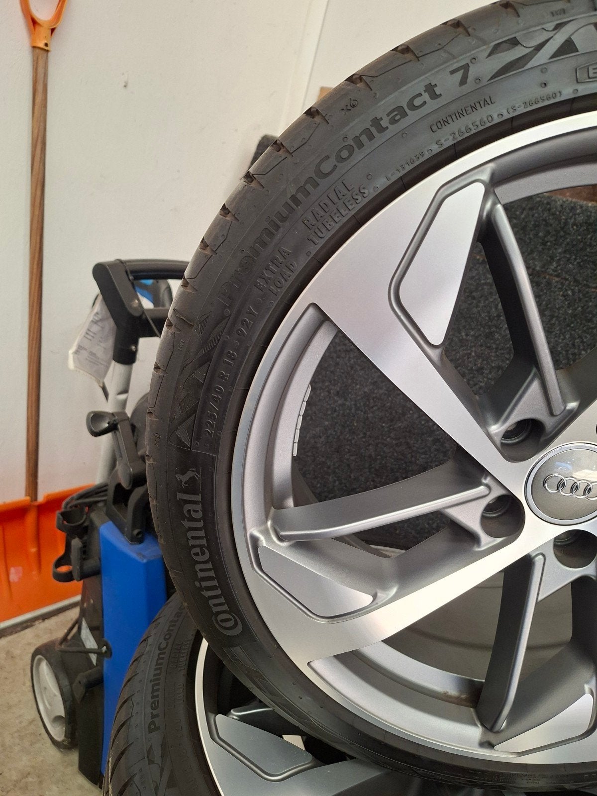 Audi 18 inch velgen met Continental zomerbanden, Auto-onderdelen, 18 inch, Banden en Velgen, Nieuw, Ophalen of Verzenden