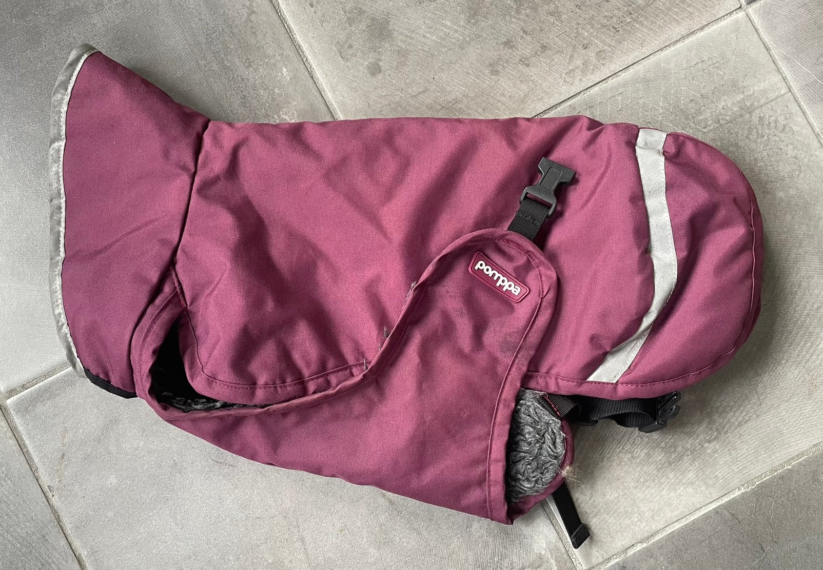 Pomppa honden winterjas maat 34, Dieren en Toebehoren, Ophalen of Verzenden, Zo goed als nieuw, Hondenjas, Gevoerd