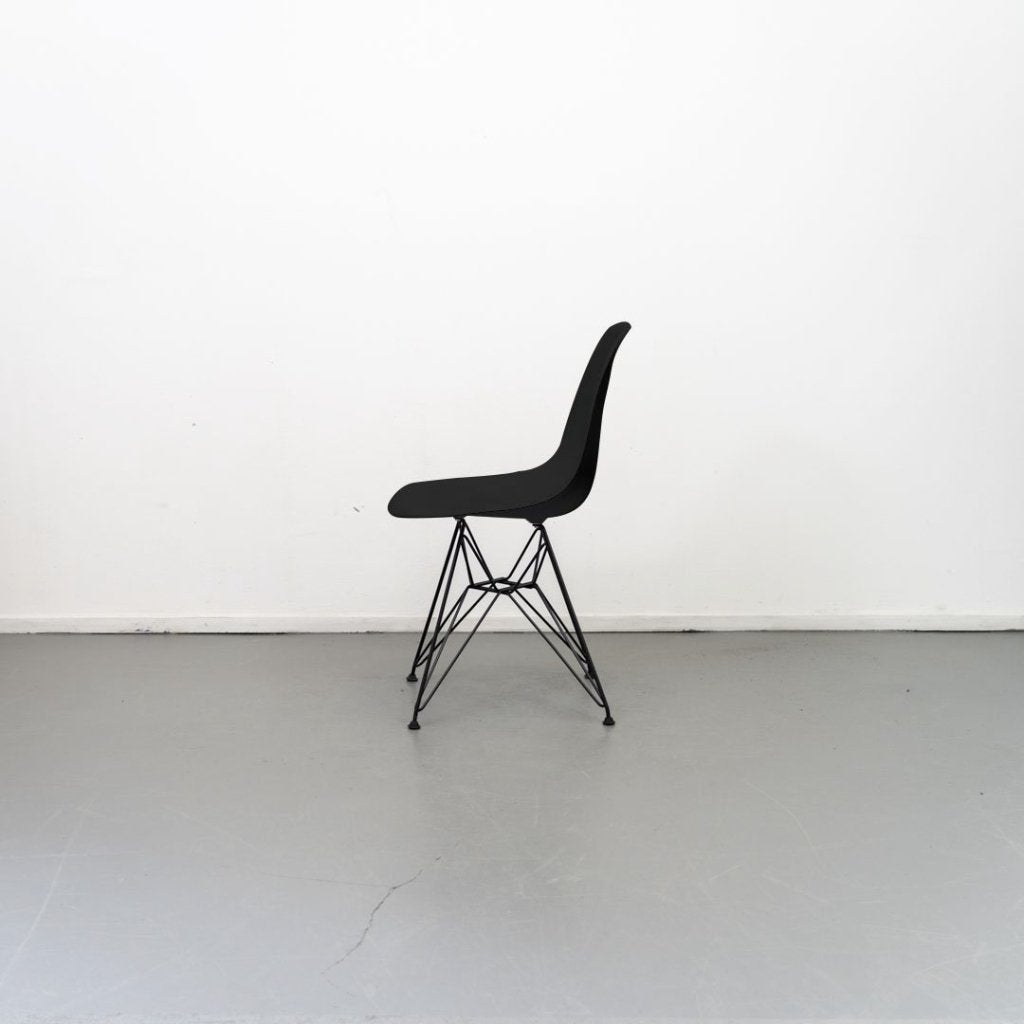 Vitra Eames DSR Stoel Zwart - Zwart, Kunststof, Niet ingevuld, Zo goed als nieuw, Vitra