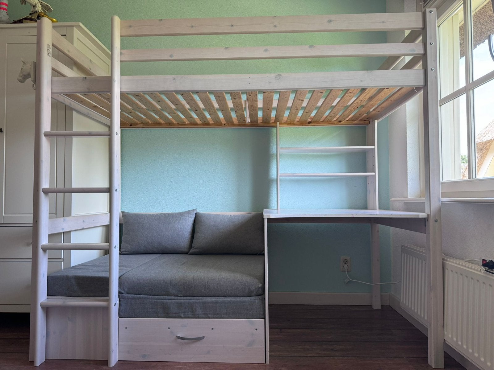 White Wash Hoogslaper met Bureau en Logerbed/bank, Ophalen, Eenpersoons, 210 cm, Zo goed als nieuw