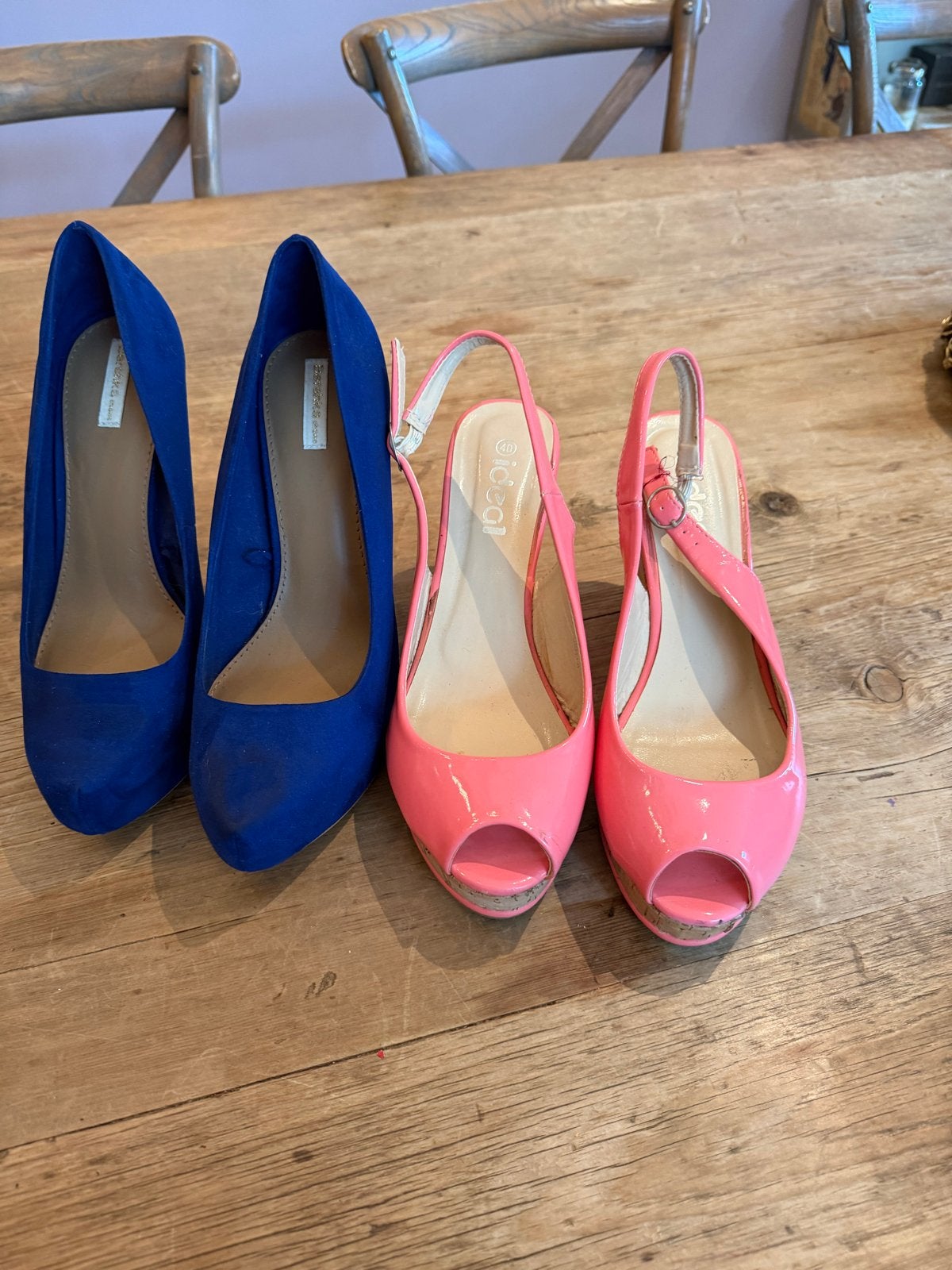 Set van 2 paar hakken: blauwe pumps en roze sleehakken, Ophalen of Verzenden, Gedragen, Blauw, Pumps