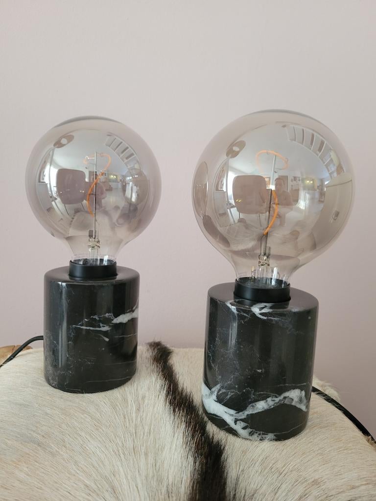 Set van 2 marmeren tafellampjes met warm geel licht, Huis en Inrichting, Lampen | Tafellampen, Zo goed als nieuw, Minder dan 50 cm