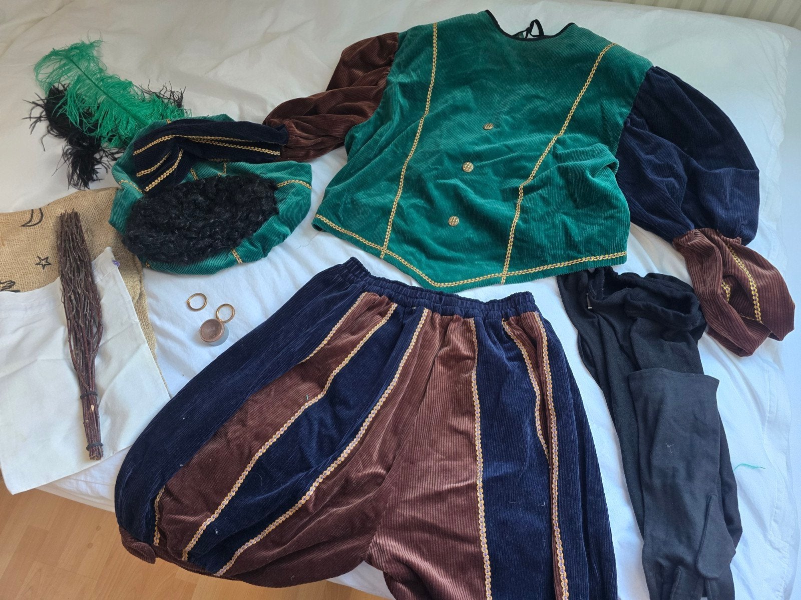 Sinterklaas en Piet pak, Ophalen, Zo goed als nieuw, Jongen of Meisje