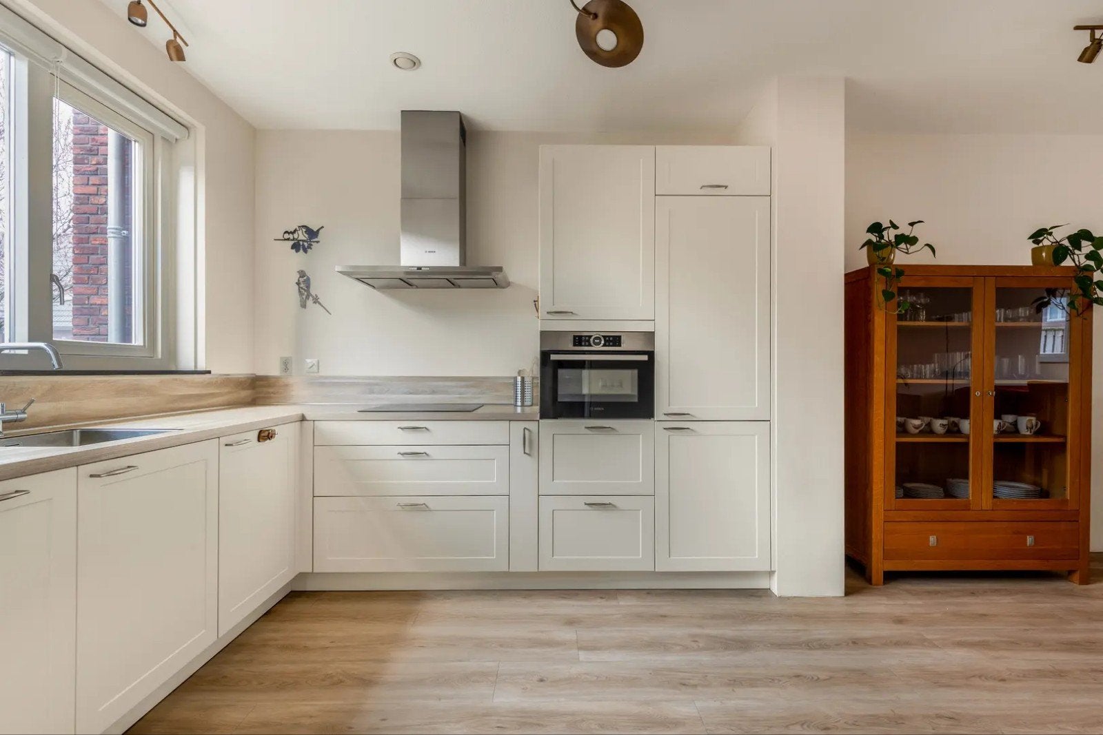 Moderne hoekkeuken met Bosch/Siemens apparatuur, Huis en Inrichting, Keuken | Complete keukens, Ophalen, Wit, Hoekkeuken, Hout