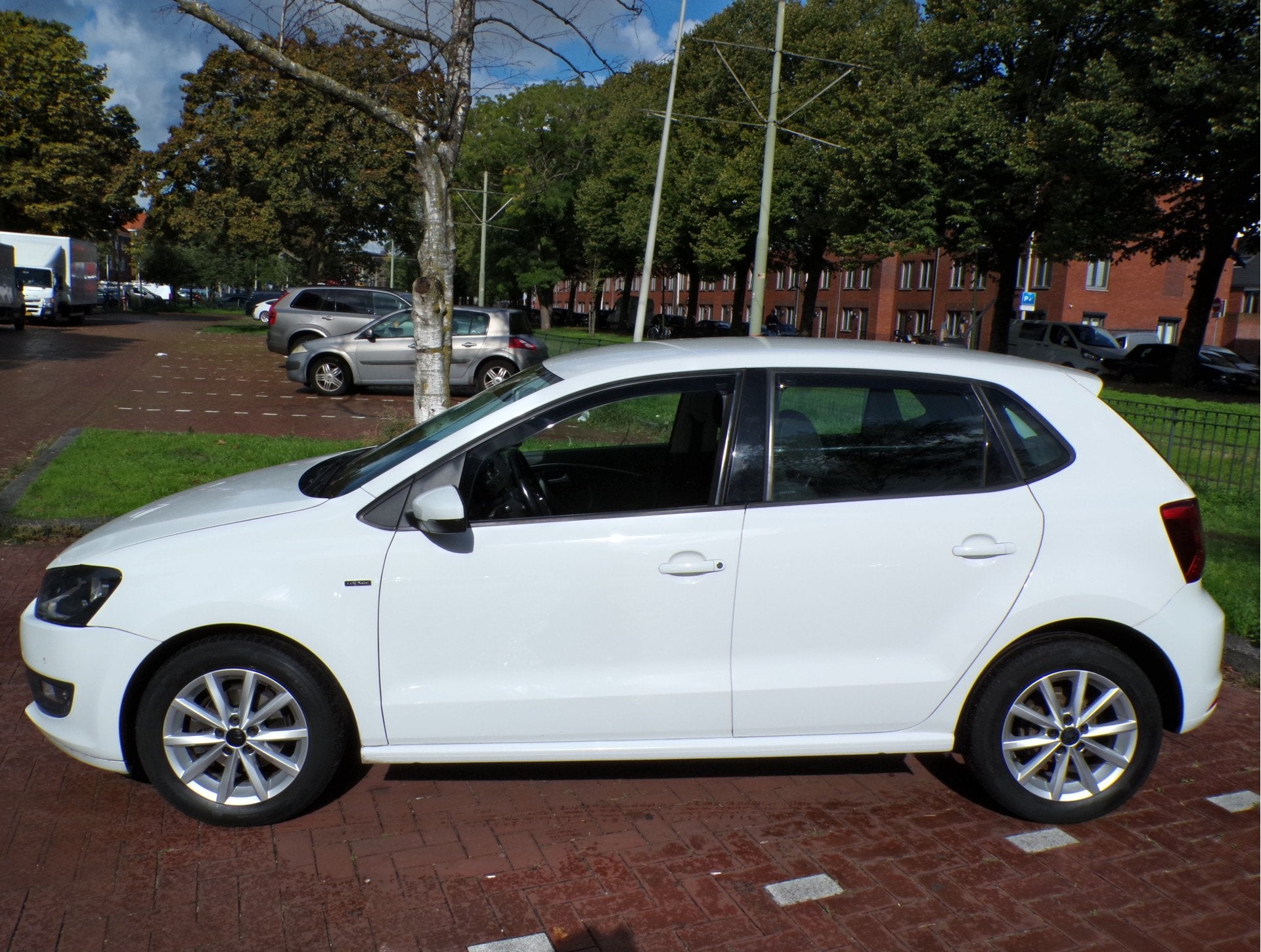 Volkswagen Polo 1.0 Comfortline NAVIGATIE CRUISECONT IJSKOUD, Auto's, Voorwielaandrijving, Dealer onderhouden, Euro 6, Wit
