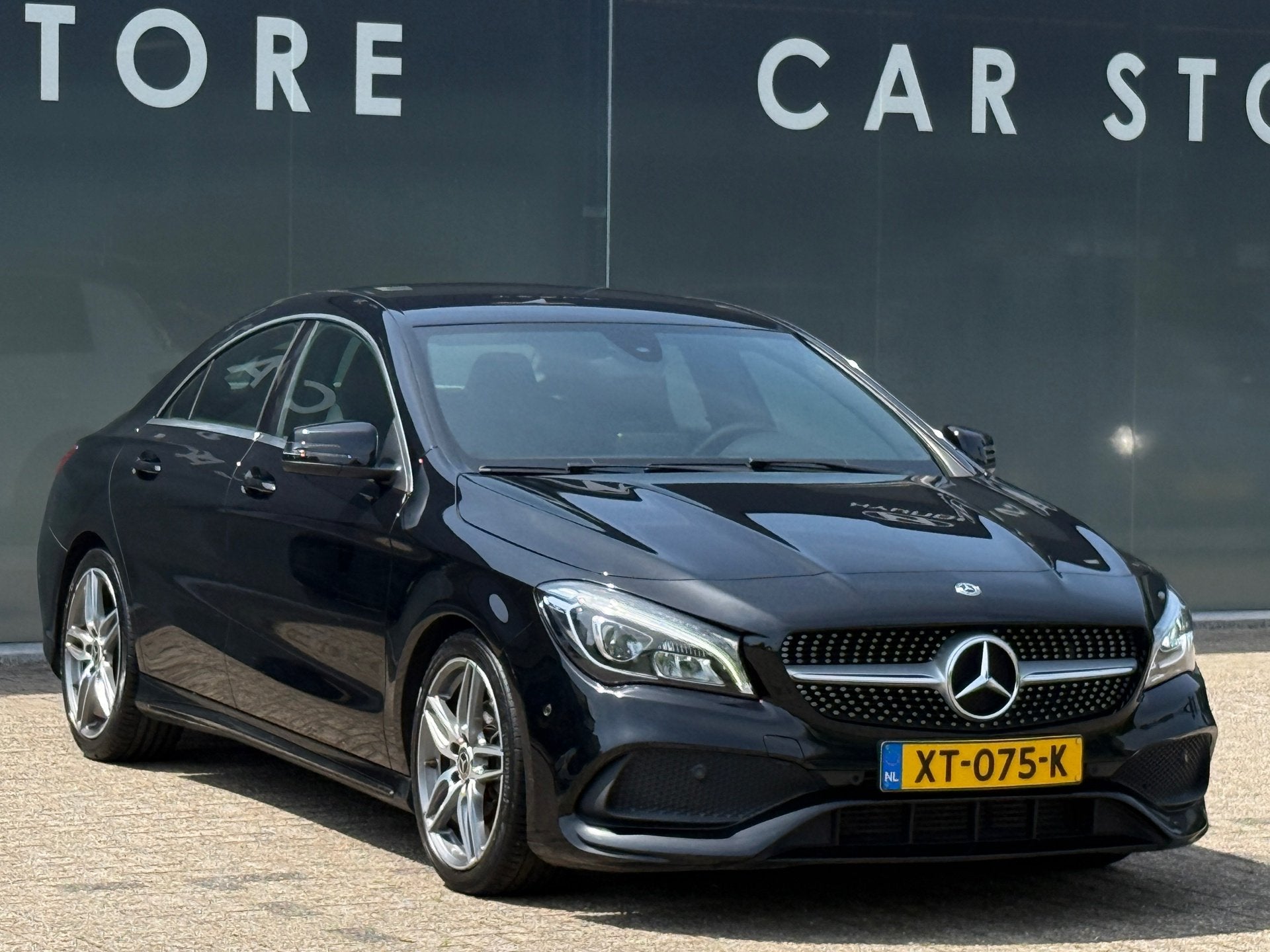 Mercedes-Benz CLA-klasse 180 AMG Line Navi|Camera|Dealer Ond, 4 cilinders, 715 kg, Leder en Stof, Sedan