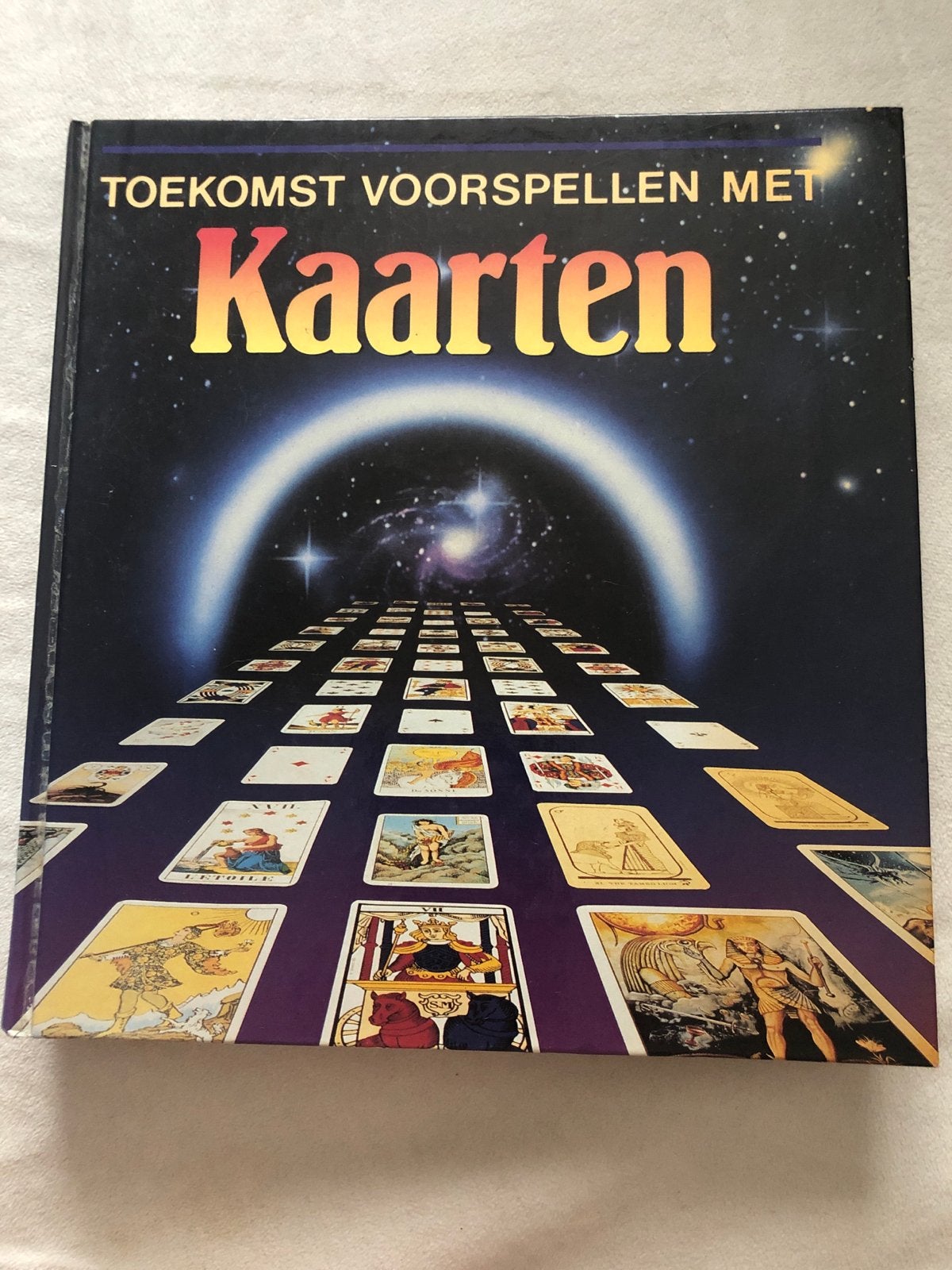Toekomst Voorspellen met Kaarten - Leer Tarot en meer, Ophalen of Verzenden, Zo goed als nieuw, Tarot of Kaarten leggen, Instructieboek