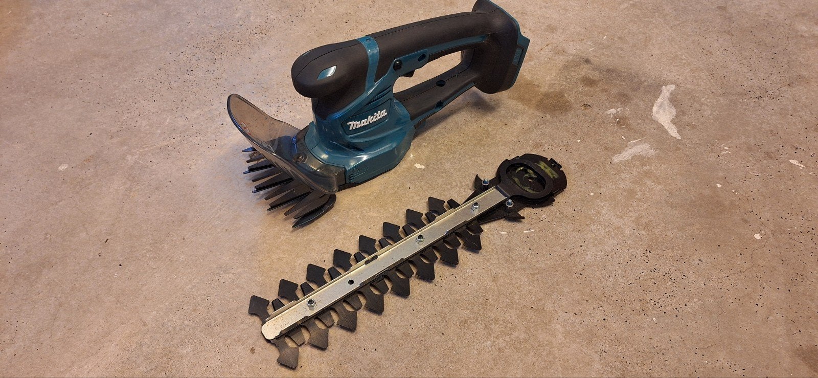 Makita DUM111  Graskantenschaar met Heggenschaar, Ophalen of Verzenden, Zo goed als nieuw, Accu, Makita