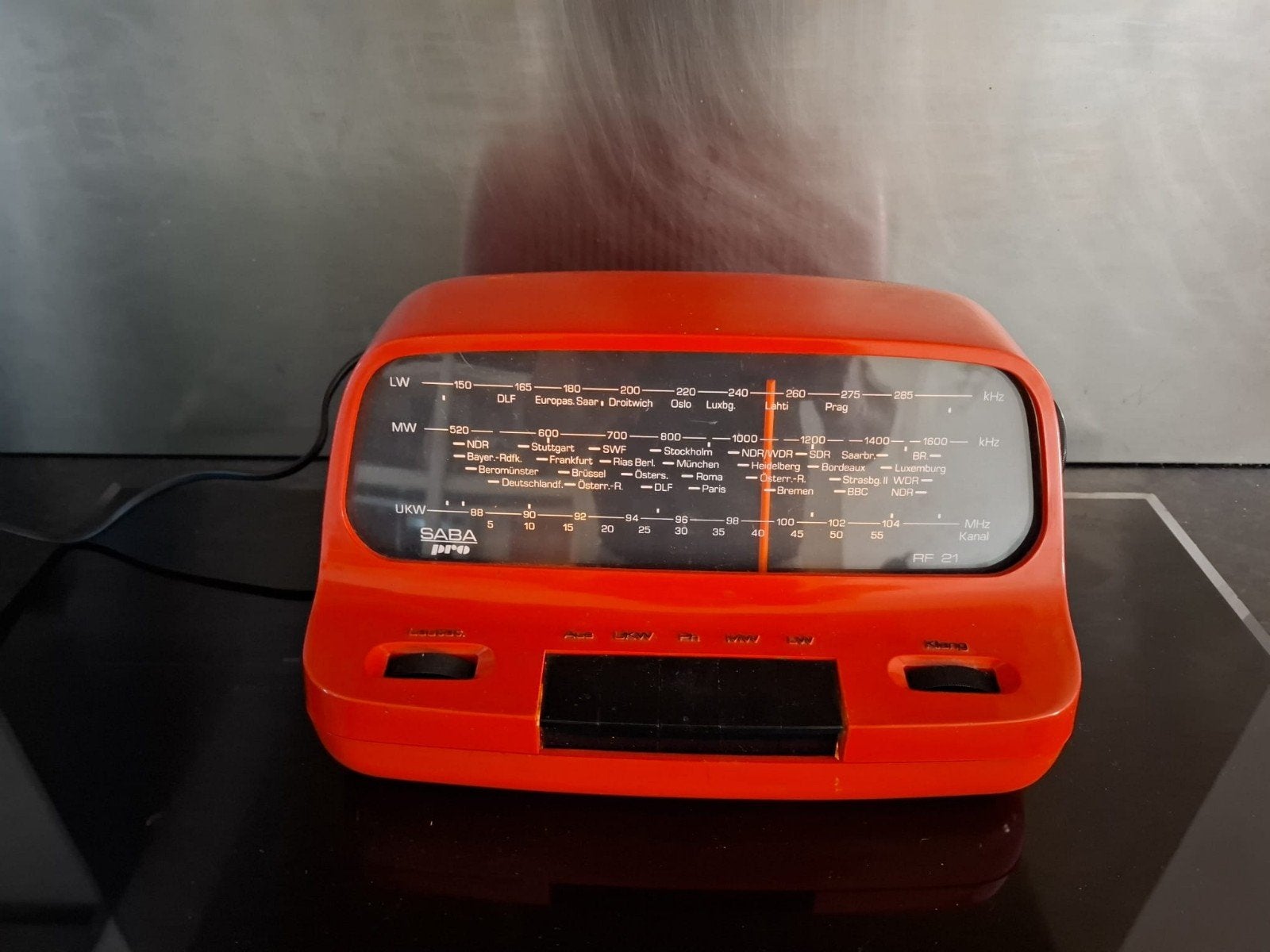 JAREN 70 SABA PRO SPACE AGE VINTAGE RODE RADIO, Ophalen of Verzenden, Zo goed als nieuw, Radio